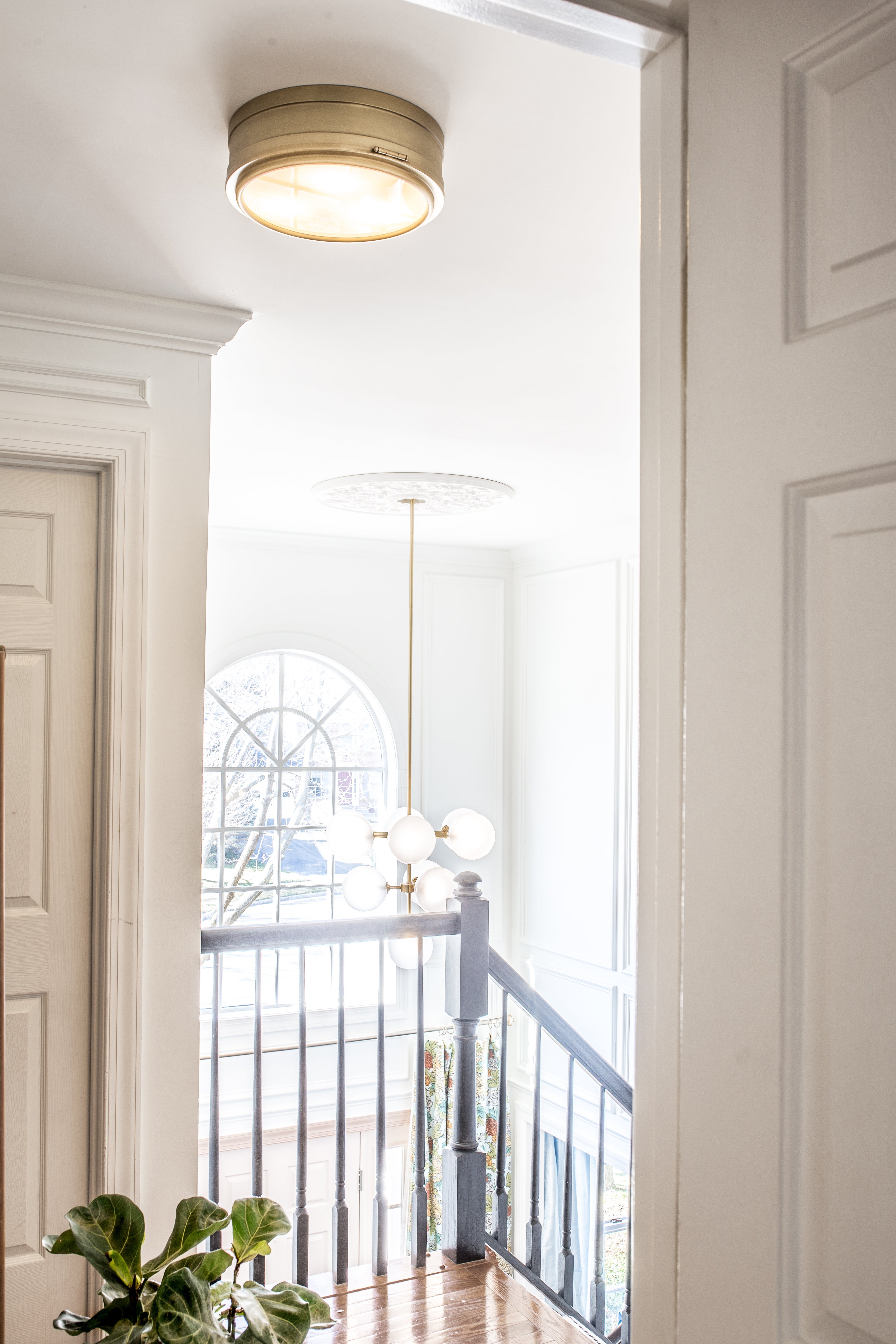 BY GLADHAND スリーピース Ashleigh 10 Chandelier | AGED BRASS