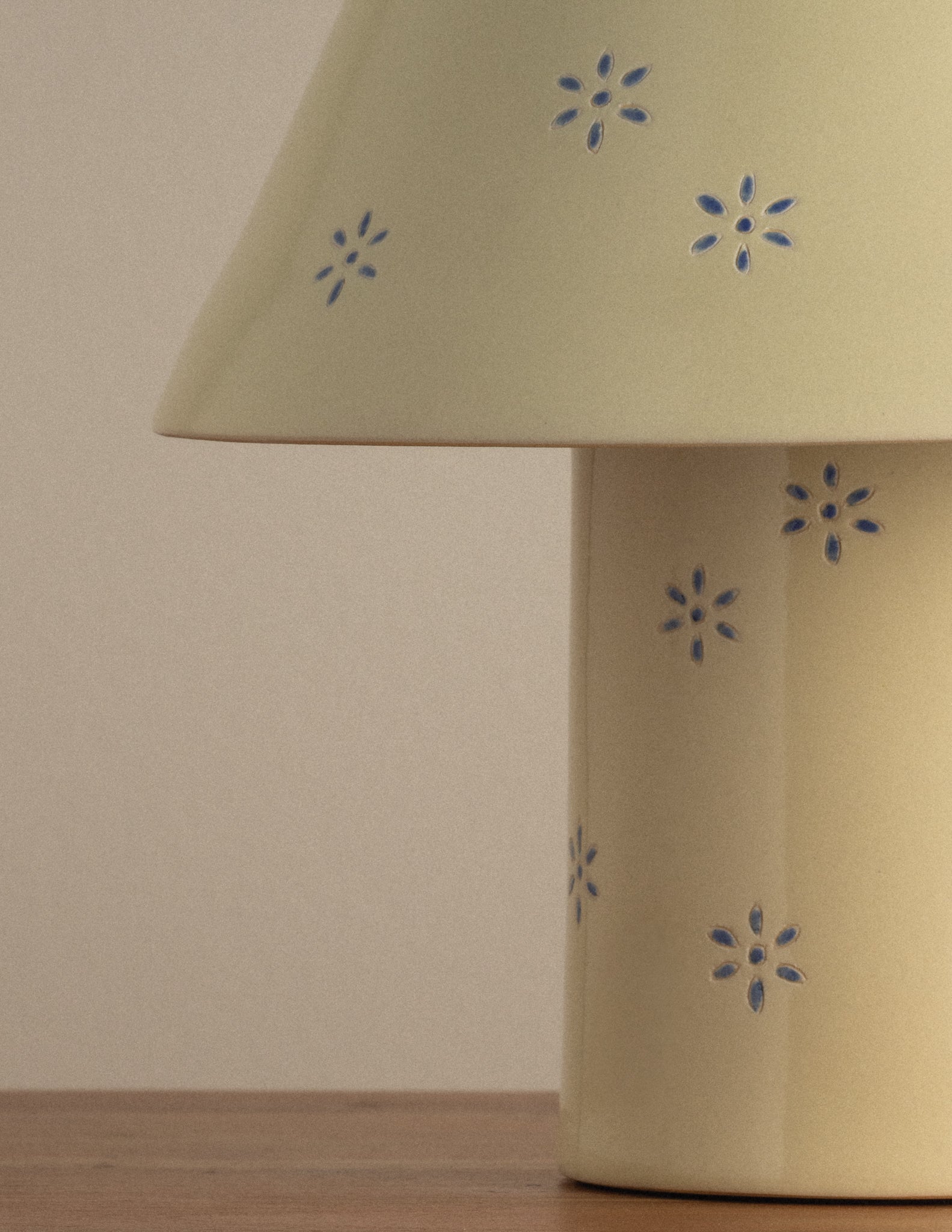 Seraphine 1 Table Lamp | AGED BRASS & Ceramic Scattered Blossom