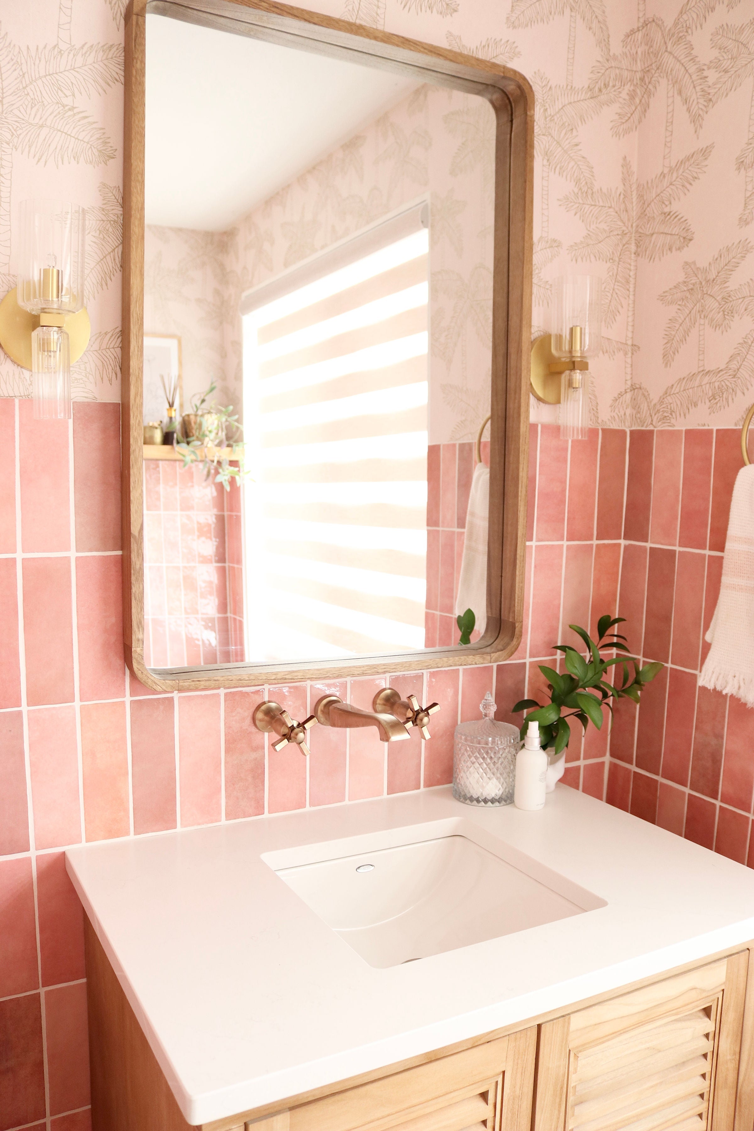 y.tabithaページ Tabitha Wall Sconce